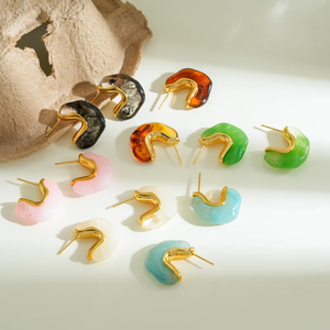 ต่างหูเรซิ่นรูปตัว C สแตนเลสสตีล 304 ชุบทอง 18K สไตล์มินิมอล เรียบง่าย เหมาะสำหรับผู้หญิง สวมใส่ได้ทุกวัน - Product Image 2