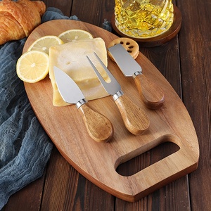Ensemble cadeau <span class=keywords><strong>plateau</strong></span> à <span class=keywords><strong>fromage</strong></span> avec logo personnalisé, <span class=keywords><strong>plateau</strong></span> à <span class=keywords><strong>fromage</strong></span> <span class=keywords><strong>en</strong></span> bois d'acacia avec ensemble de couteaux à <span class=keywords><strong>fromage</strong></span>, <span class=keywords><strong>plateau</strong></span> à charcuterie, <span class=keywords><strong>plateau</strong></span> de service <span class=keywords><strong>en</strong></span> <span class=keywords><strong>ardoise</strong></span> - Product Image 3