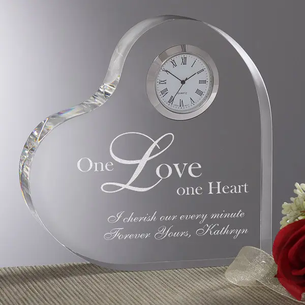 2022 व्यक्तिगत शादी एहसान के लिए दिल के आकार का क्रिस्टल ग्लास घड़ी शादी स्मृति चिन्ह उपहार मेहमानों