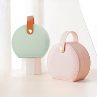 Mini boîte à bijoux de voyage demi-ronde portable en cuir PU, organiseur de bijoux, étui de rangement pour colliers, boucles d'oreilles et bagues
