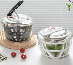 Smart Good Grips Petite <span class=keywords><strong>essoreuse</strong></span> <span class=keywords><strong>à</strong></span> <span class=keywords><strong>salade</strong></span> et herbes aromatiques Petite <span class=keywords><strong>essoreuse</strong></span> <span class=keywords><strong>à</strong></span> <span class=keywords><strong>salade</strong></span> multi-usage rapide et facile Grande <span class=keywords><strong>essoreuse</strong></span> <span class=keywords><strong>à</strong></span> <span class=keywords><strong>salade</strong></span> avec égouttoir - Product Image 6