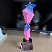 Trophées en résine cristalline personnalisés en gros d'usine, trophées en cristal colorés sur mesure MH-T200