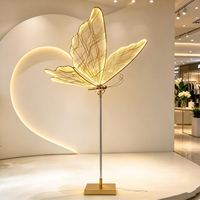 Support d'allée lumineux en forme de grand papillon avec ailes LED chaudes, support métallique pour décoration de cérémonie de mariage et de fête