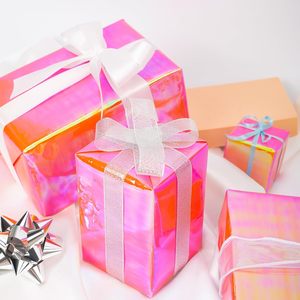 Rollo de Papel de Regalo Holográfico Yarcony de 17 Pulgadas x 33 Pies, Papel de Embalaje Metálico Iridiscente Rojo - Product Image 3