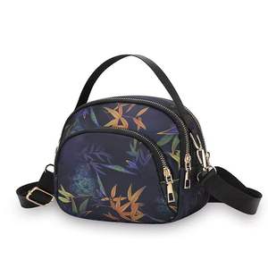 Mochila con estampado para mujer, bolso de mensajero informal de tela de nailon, con cremallera étnica bonita y sencilla, patrón de hombros de Color sólido - Product Image 3