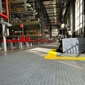 Baldosas entrelazadas antideslizantes de PP de 400x400 para suelo de garaje, rejilla cuadrada DIY para <span class=keywords><strong>lavado</strong></span> de <span class=keywords><strong>coches</strong></span>, autonivelantes para taller de detallado de automóviles - Product Image 4