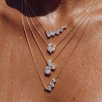 Collier pendentif pour femme en cuivre plaqué or avec zircon incrusté, design géométrique, style minimaliste, luxe léger, élégant