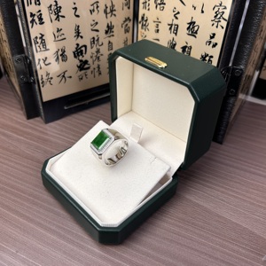 Ensemble de jadeite birmane naturelle de qualité A serti dans <span class=keywords><strong>une</strong></span> bague en argent sterling 925, <span class=keywords><strong>une</strong></span> bague carrée pour homme qui dégage un style composé et sophistiqué - Product Image 6