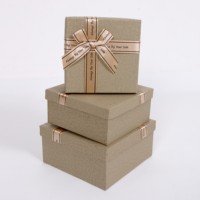 Boîte d'emballage de luxe pour fleurs de rose, de haute qualité, recyclable, avec revêtement UV, laminage mat, gaufrage et ruban