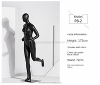 Mannequin de sport en cours d'exécution pour magasin de vêtements de sport blanc femme sport court mannequin homme modèle d'affichage de vêtements