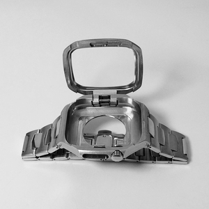 Boîtier de montre de luxe en acier inoxydable de 45mm avec design classique de trappe et bracelet à fermoir papillon pour le marché européen - Product Image 4
