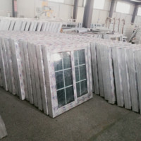Fournisseur chinois de fenêtres coulissantes en PVC/UPVC à double vitrage avec moustiquaire, design grillagé à la française, pour fenêtres de maison