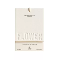 Étiquette de vêtement en papier personnalisable OEM, écologique, imprimée à l'or, avec marqueur en relief crème sur toile de lin épaisse pour chaussures
