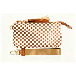 <span class=keywords><strong>Pochette</strong></span> tissée à motif <span class=keywords><strong>damier</strong></span> pour femme avec fermeture éclair à pompon, dragonne, sacoche pour téléphone portable, <span class=keywords><strong>mini</strong></span> porte-monnaie pour le quotidien et les voyages - Product Image 4