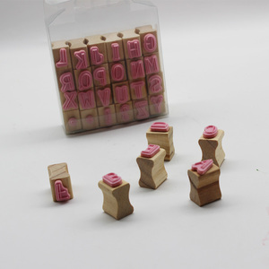 Venta al por mayor preescolar escritura juguete 30 minúsculas número alfabeto letra madera sello nuevo sello conjunto para todas las edades estampado - Product Image 4