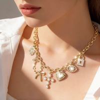 Collier pour femme en alliage de bambou, style vintage audacieux, avec pendentif croix, nœud et perles d'imitation, serti de diamants