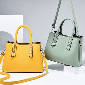Bolso Tote para Mujer An Ru Shi, Tamaño Mediano, Estilo Motociclista, Uso Diario, Primavera 2025 - Product Image 4