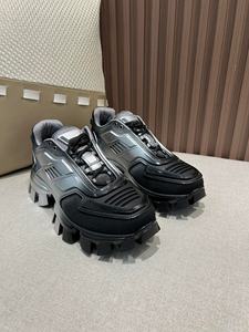 Chaussures à plateforme pour femmes de haute qualité et luxueuses, avec amorti et propriétés anti-odeurs, conçues pour une marche élégante et un confort optimal. - Product Image 2