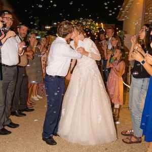 Étiquettes personnalisées pour cadeaux de mariage - Autocollants transparents imperméables pour invités - Product Image 5
