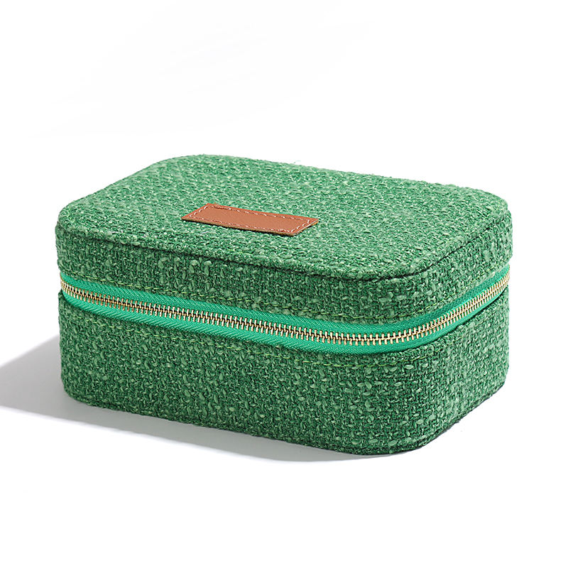 สีเขียวเข้ม