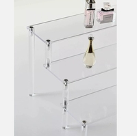 Présentoir de parfum à trois couches en acrylique transparent contemporain Présentoir de modèle de personnage pour les statues Anniversaire Knick-Knacks