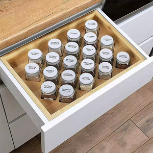 Organisateur de rangement pour épices en bois pour comptoir de cuisine, ensemble de bocaux en verre avec couvercles métalliques hermétiques, multi-niveaux, taille L - Product Image 1