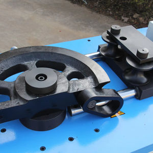 Machine de soudage à froid portable <span class=keywords><strong>pour</strong></span> la réparation de précision des métaux, la fixation de moules, les outils de bijouterie, à basse température, sans distorsion thermique - Product Image 1