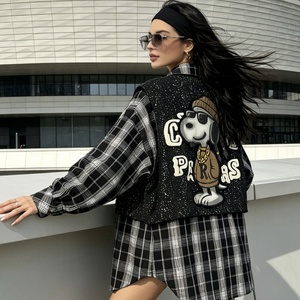 Chemise tendance à carreaux noirs et blancs 6831/FANMAJIALIE avec détails scintillants, dessins animés et lettres – Haut décontracté pour le quotidien et la mode urbaine - Product Image 4