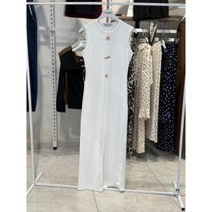 Robe fourreau sans manches Fiori, col rond, en satin, élégante robe de soirée avec fente latérale et accessoire solaire - Product Image 2