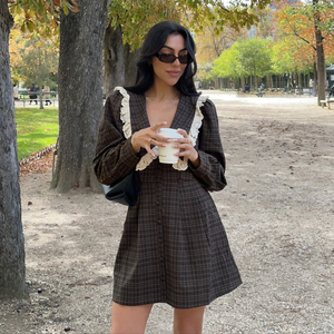 Vestido Mini de Mujer Estilo Preppy Vintage Francés con Ribete de Encaje, Botones Frontales, Manga Larga, Cintura Natural y Cuello Peter Pan Tejido - Product Image 1