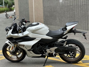 Motocicleta Deportiva 450SR, Refrigerada por Agua, Motor Paralelo Bicilíndrico, Superdeportiva de Carreras, Alta Aceleración para Pilotos Intermedios - Product Image 3