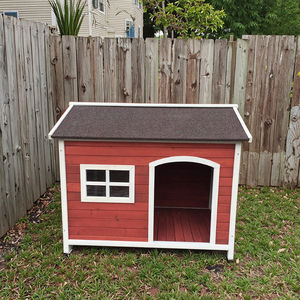 บ้านสุนัขไม้เนื้อแข็งหรูหรา SDD008 พร้อมหลังคาแอสฟัลต์ สไตล์วิลล่าคลาสสิก หน้าต่างตกแต่ง สีแดงขาว สำหรับสุนัขพันธุ์ใหญ่ - Product Image 1