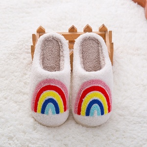 Pantoufles colorées personnalisées pour femmes Soft Embroidered Fluffy Cozy Home pantoufles pour les femmes - Product Image 2
