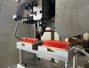 Máquina automática de mechones de 3 ejes Meixin, máquina de fabricación de cepillos de limpieza de zapatos de mano de plástico - Product Image 6