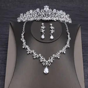 Driedelige Set Bruiloft Haaraccessoires Ketting Oorbellen Sieraden Set Bruid Kroon