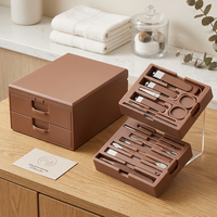 Ensemble de manucure professionnel 13 pièces en acier inoxydable avec tiroir double couche et miroir intégré, incluant coupe-ongles et outils pour cuticules