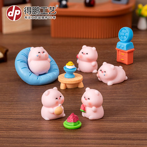 ตุ๊กตาหมูเปปป้าพิกขนาดเล็ก ของตกแต่งสัตว์ทำจากเรซิ่น สำหรับตกแต่งโต๊ะทำงานและรถยนต์ - Product Image 1