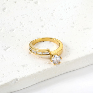 แหวนทรงเรขาคณิตประดับเพชรเซอร์โคเนียสำหรับผู้หญิง โทนสีทอง ดีไซน์ทันสมัย เหมาะสำหรับสวมใส่ทุกวัน เครื่องประดับนิ้วชี้ - Product Image 4