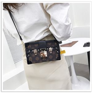 Bolso de Moda con Diseño de Caja, Estampado Retro, Bolso Pequeño de Mano para Mujer, Bolso Bandolera Mini Tipo Cartera - Product Image 6