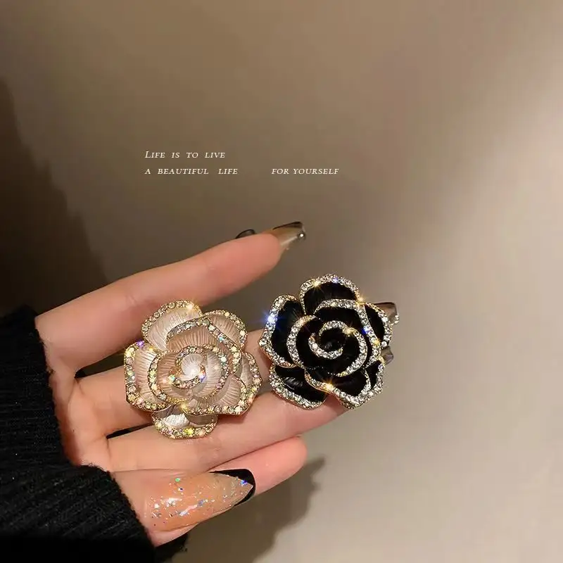 Bros Camellia 2024 Pin mutiara imitasi berlian imitasi mewah Fashion untuk wanita pakaian mode perhiasan korsase bros wanita