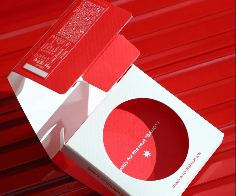 赤白クラフト紙シックカバーパーソナルロゴパターンチョコレートバーブランド包装箱折りたたみ蓋とゲート付き