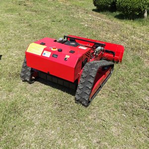 Tondeuse à gazon KC-600, moteur puissant, coupe efficacement l'herbe avec performance. Conception de piste pour terrains inégaux - Product Image 2