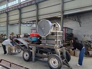 Venda Quente Preço de Fábrica: Pequeno Triturador de Mandíbula Móvel para Rocha Dura, Triturador de Pedra PE250x400 com Motor a Diesel - Product Image 2