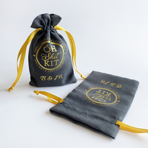 Sac de bonbons de mariage gris avec cordon de serrage en microfibre avec pochette de boîtes en daim avec logo personnalisé - Product Image 5