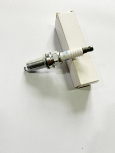 หัวเทียนรถยนต์6176 DILFR6D11อิริเดียมและแพลตตินัมวัสดุใหม่สำหรับเครื่องยนต์ซูซุกิและที่นั่ง - Product Image 2