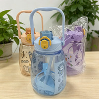 Botella de agua de gran capacidad con diseño de vientre de celebridad de internet, ideal para verano, niños y estudiantes, de alto valor estético, con pajita deportiva y cuerda de transporte.