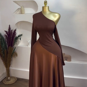 Bestseller e Abbigliamento Donna Transfrontaliero 2025: Nuovo Vestito Estivo Sexy con Spalla Obliqua, Maniche Lunghe Marroni e Patchwork - Product Image 2