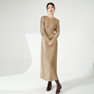 Ropa de Mujer al por Mayor, Vestido Maxi Casual para Mujer, Vestido Plisado Metálico Brillante con Cintura Fruncida, Vestido Plisado Miyake que Estiliza la Figura - Product Image 1