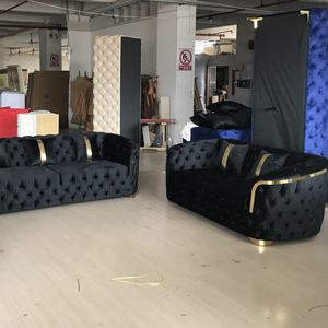 Moderno Juego de Sofás Chesterfield de Terciopelo Negro para Sala de Estar con Pata de Acero Inoxidable Dorado para Hogar Oficina y Hotel - Product Image 3