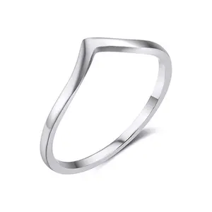 موضة - شكل حرف - خاتم مجوهرات خاتم تيتانيوم نحيل من الصلب للنساء